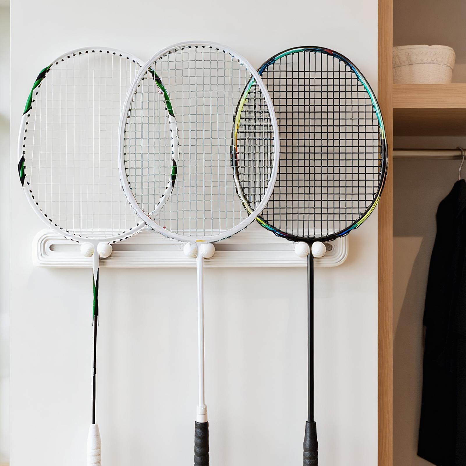 Home Gym In Apartment - Duvara Monte Edilen Mont Askılığı, Badminton